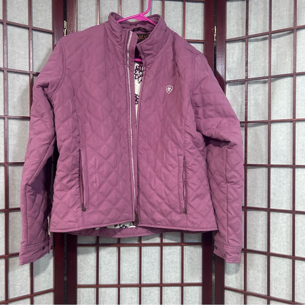Ariat Wms M Quilted Jacket Two Way Zip Two Outer and Two Inner Pockets Like New